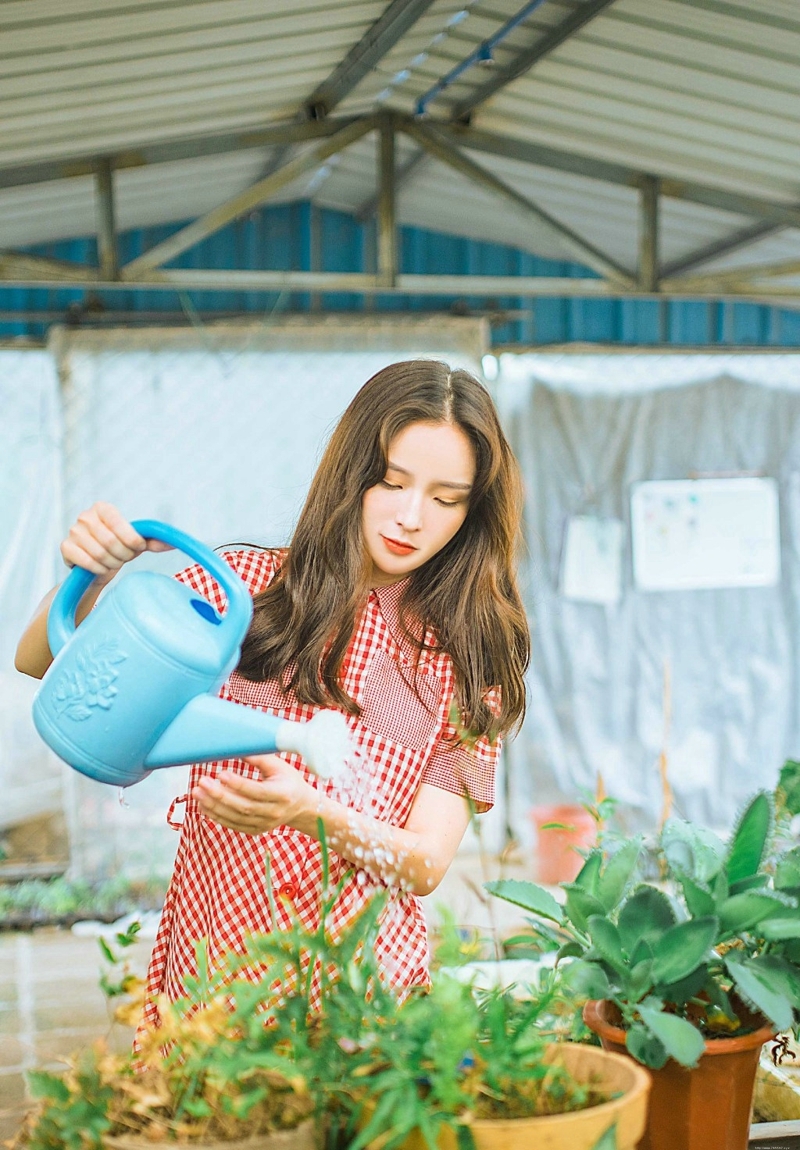 温室内的花草美女高颜值靓丽写真