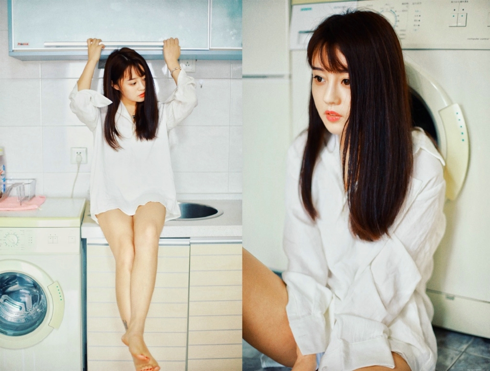 私房衬衫养眼妹子与猫咪相伴