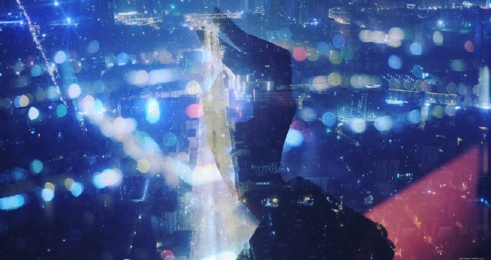 夜晚少女屋顶温馨与城市的唯美交融