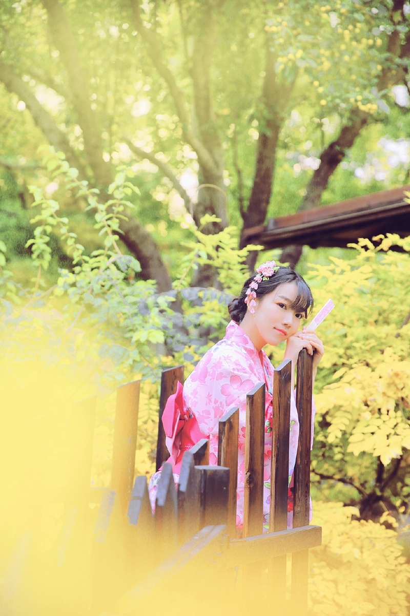 初秋和服娇艳姑娘清新郊外美丽动人