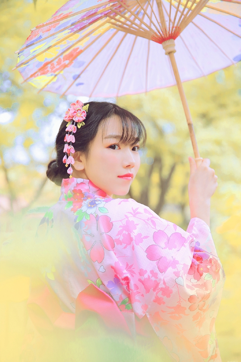 初秋和服娇艳姑娘清新郊外美丽动人