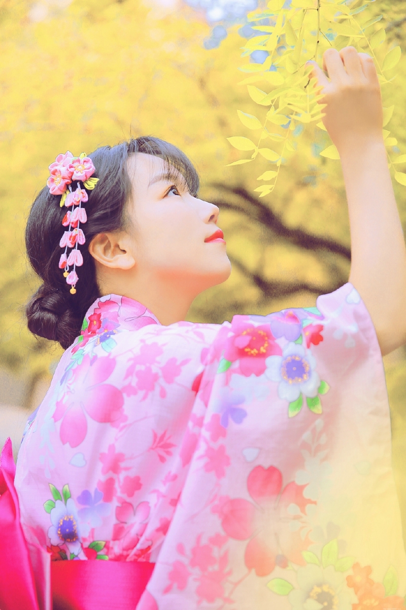 初秋和服娇艳姑娘清新郊外美丽动人