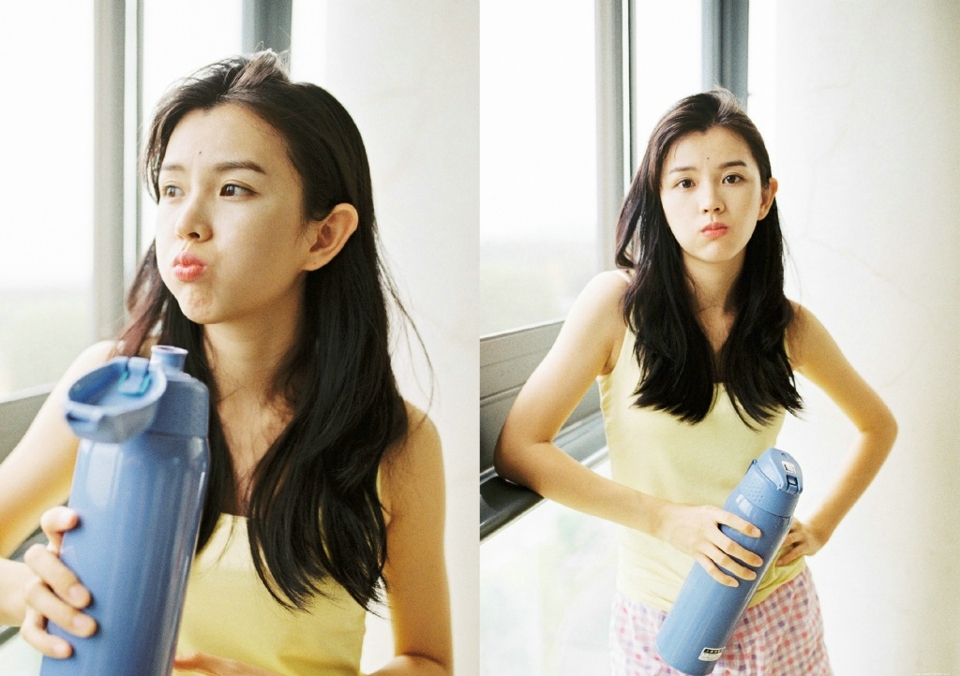 私房高颜值背心美女长腿吸睛美丽动人