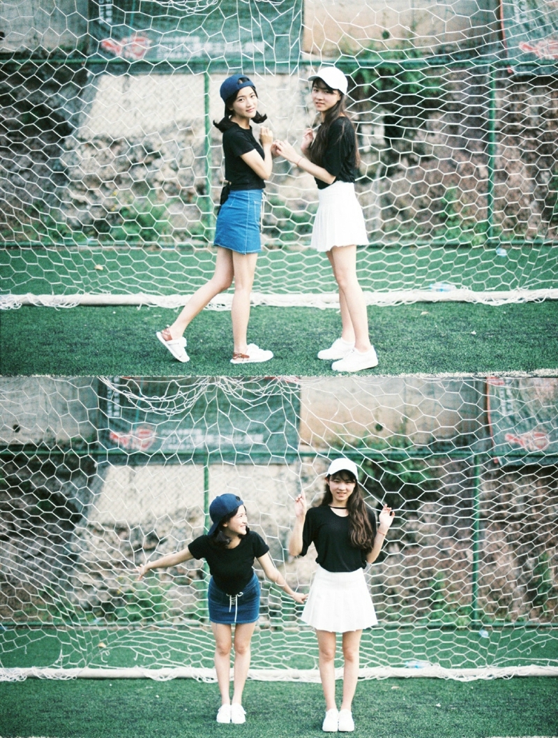 体育长上的棒球帽姐妹花纯真可人