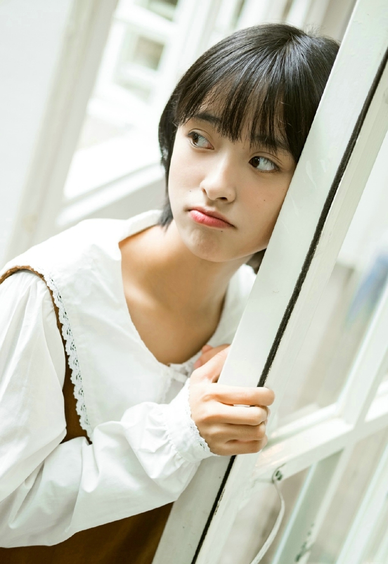 日系短发森系妹子甜美精致五官