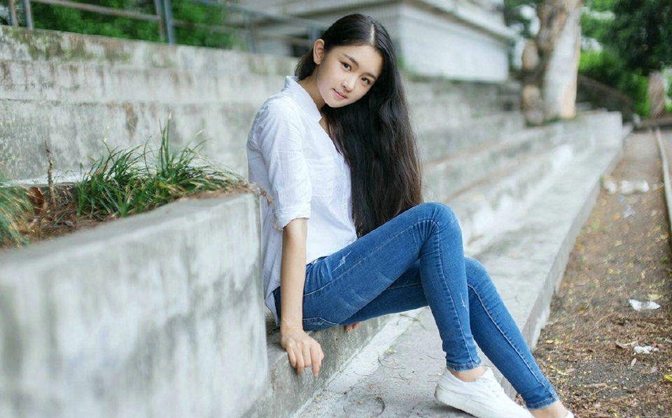 清纯白衬衫牛仔裤氧气少女纯净自然