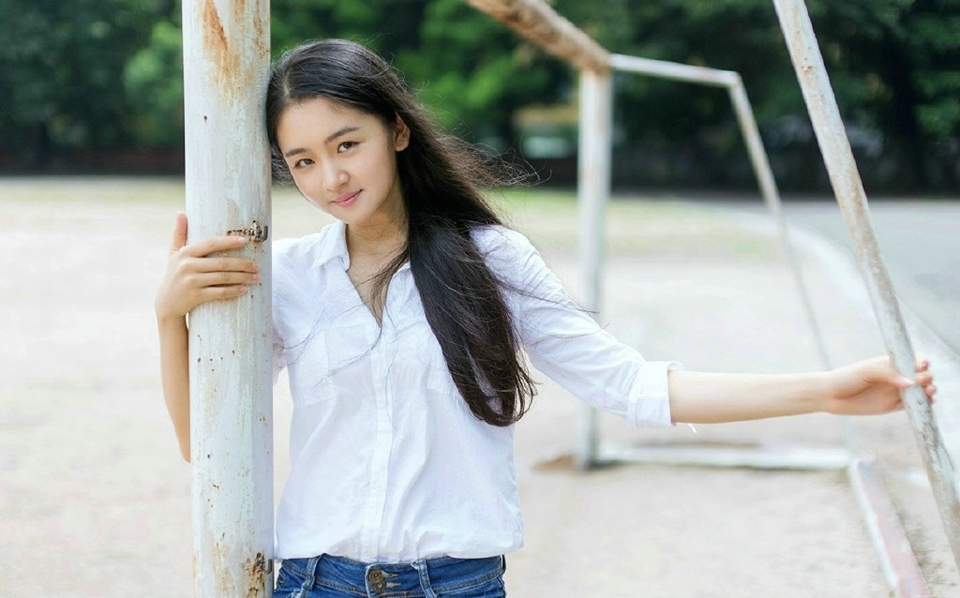 清纯白衬衫牛仔裤氧气少女纯净自然