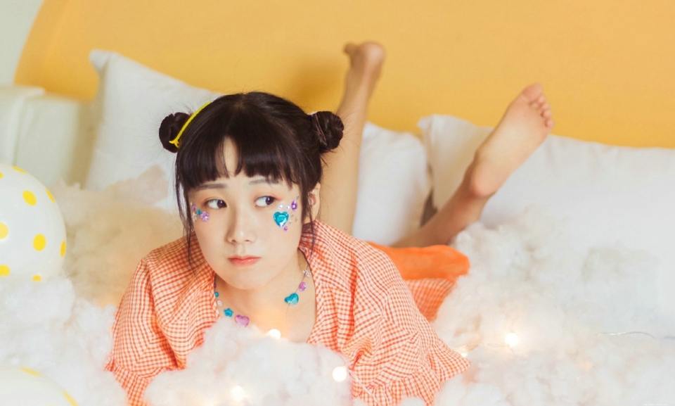 可爱妹子色彩斑斓靓丽俏皮活泼写真