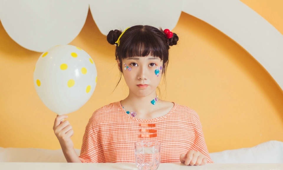 可爱妹子色彩斑斓靓丽俏皮活泼写真