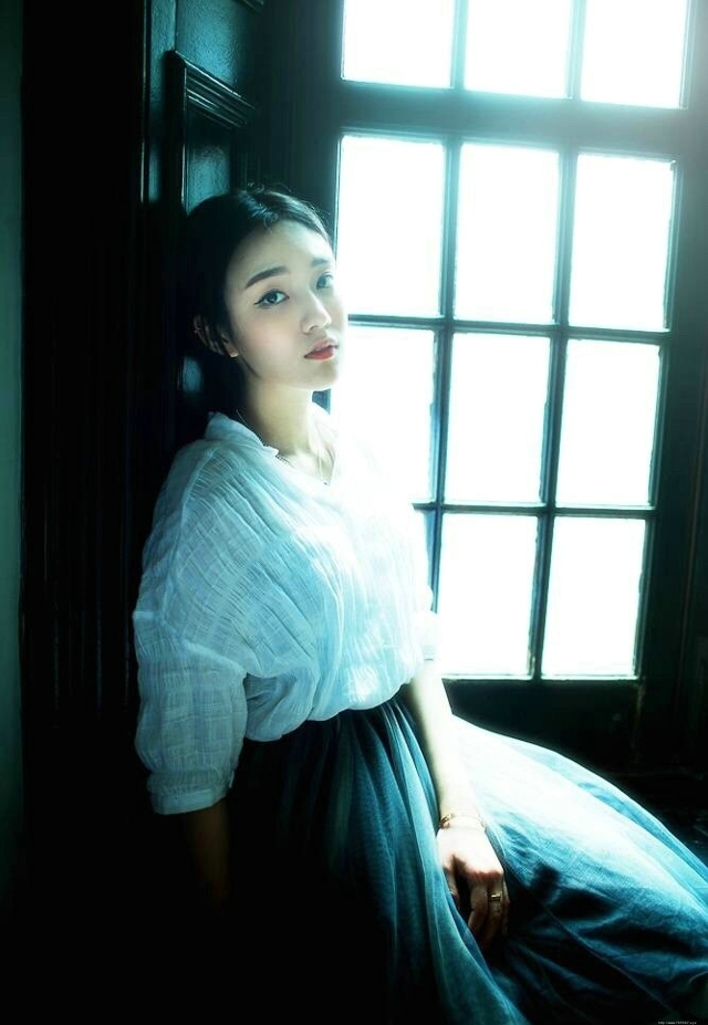 气质森系女神马尾清雅淡妆迷人