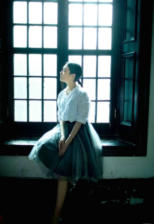 气质森系女神马尾清雅淡妆迷人