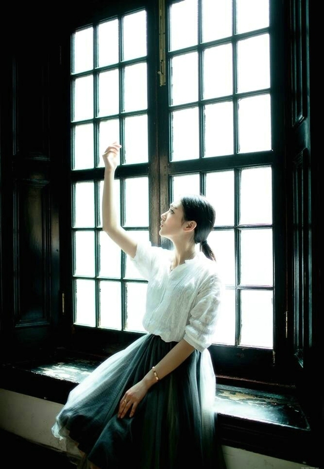 气质森系女神马尾清雅淡妆迷人