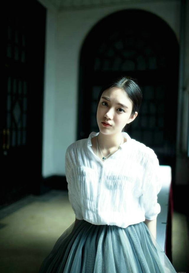 气质森系女神马尾清雅淡妆迷人