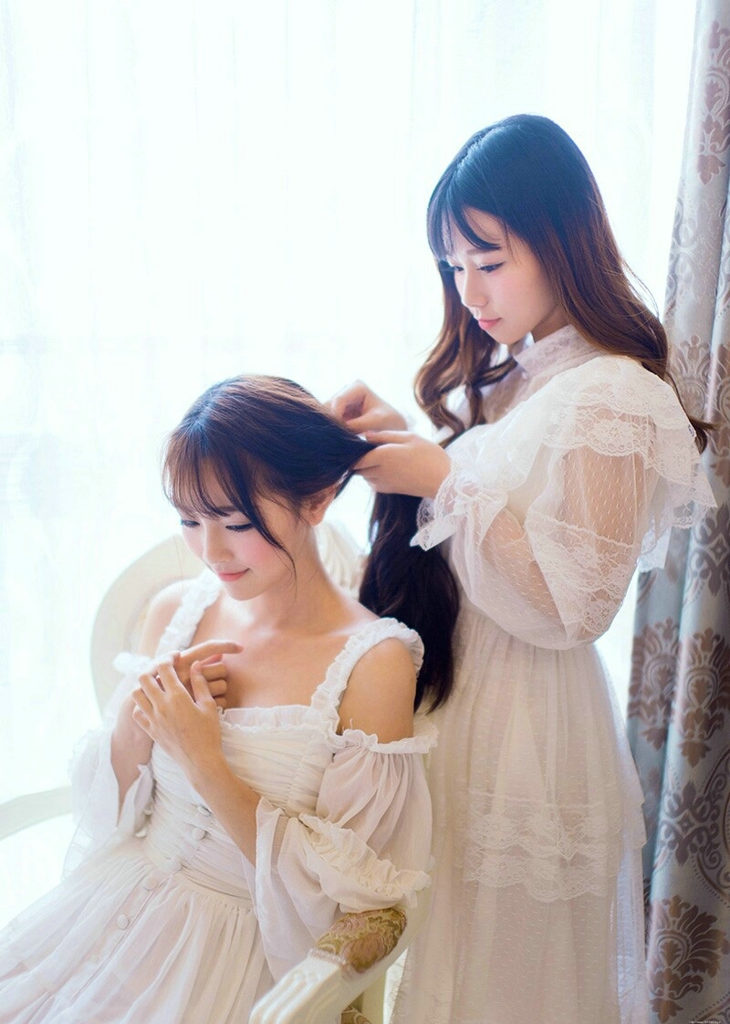 蕾丝可爱姐妹花娇羞俏丽可人