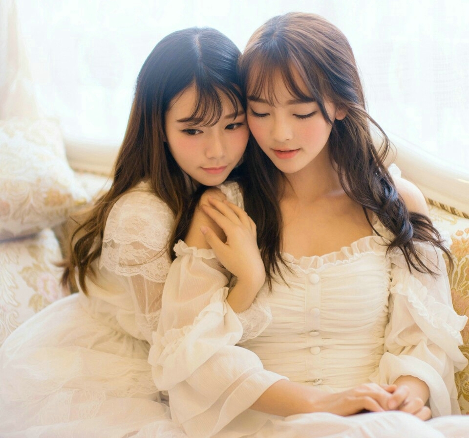 蕾丝可爱姐妹花娇羞俏丽可人