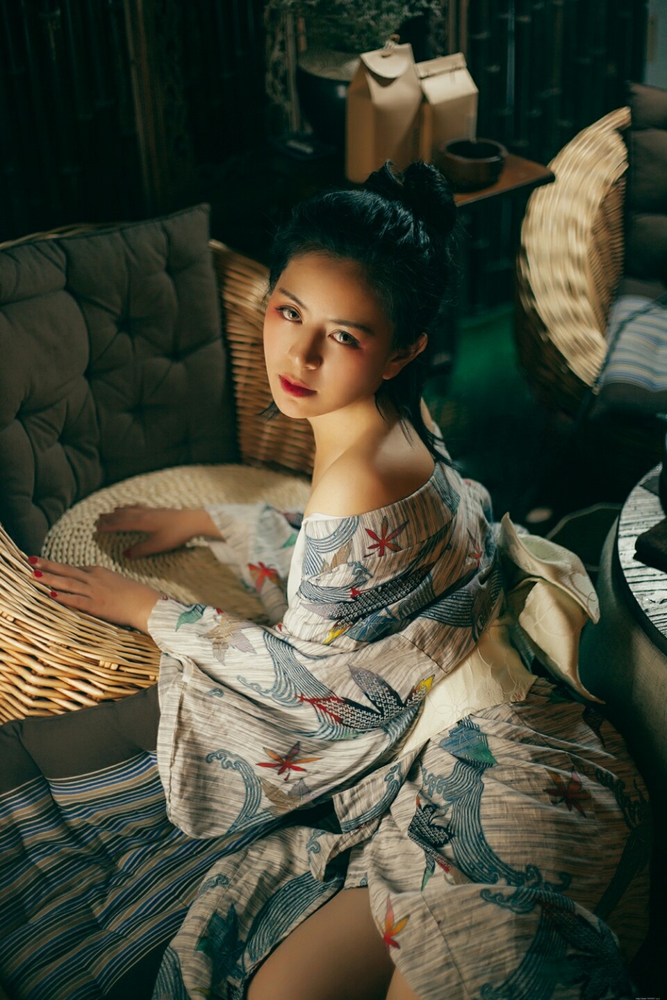 美女秀香肩锁骨古装魅惑写真