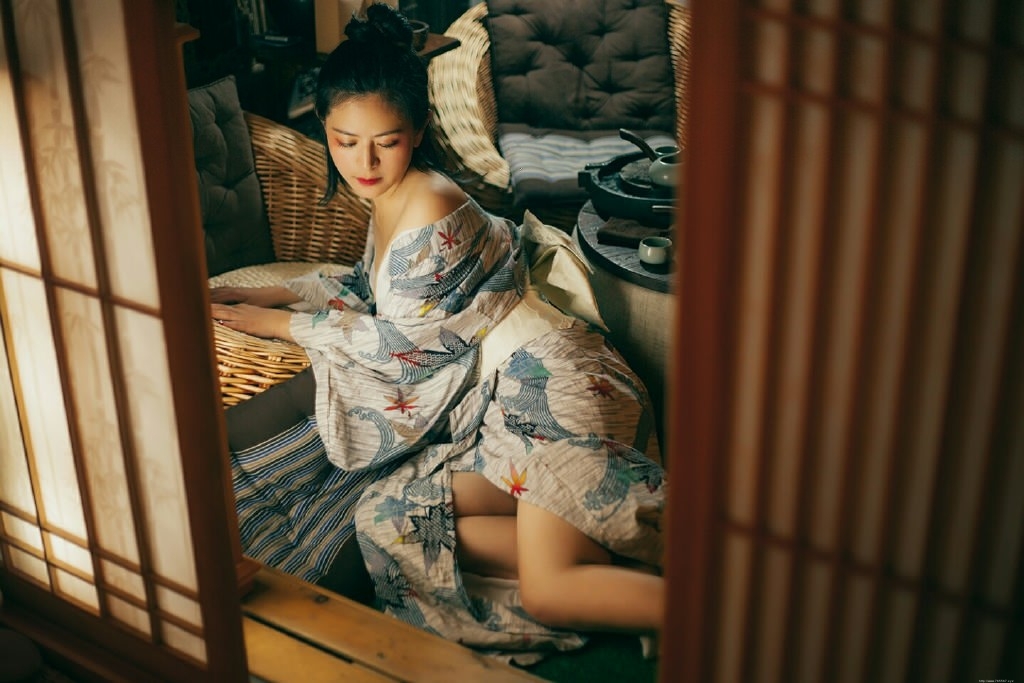 美女秀香肩锁骨古装魅惑写真