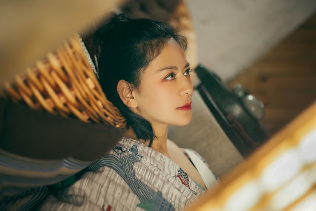 美女秀香肩锁骨古装魅惑写真