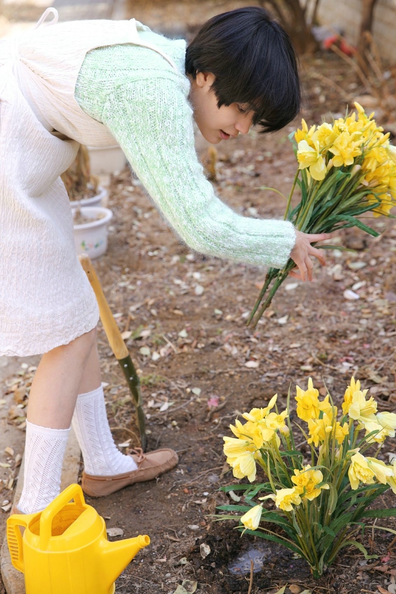 短发中性妹子灿烂可爱笑脸迷人