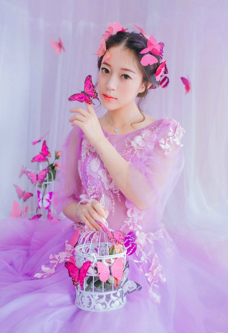 紫色纱裙美女蝴蝶花香如洋娃娃