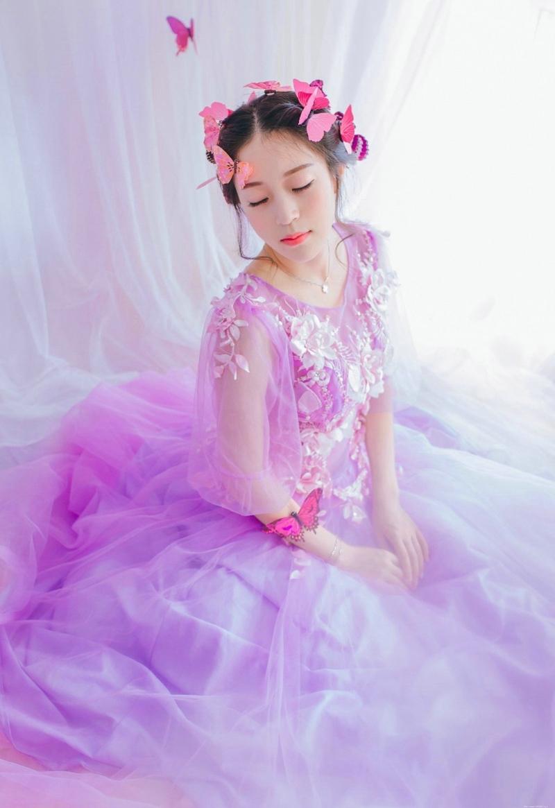 紫色纱裙美女蝴蝶花香如洋娃娃