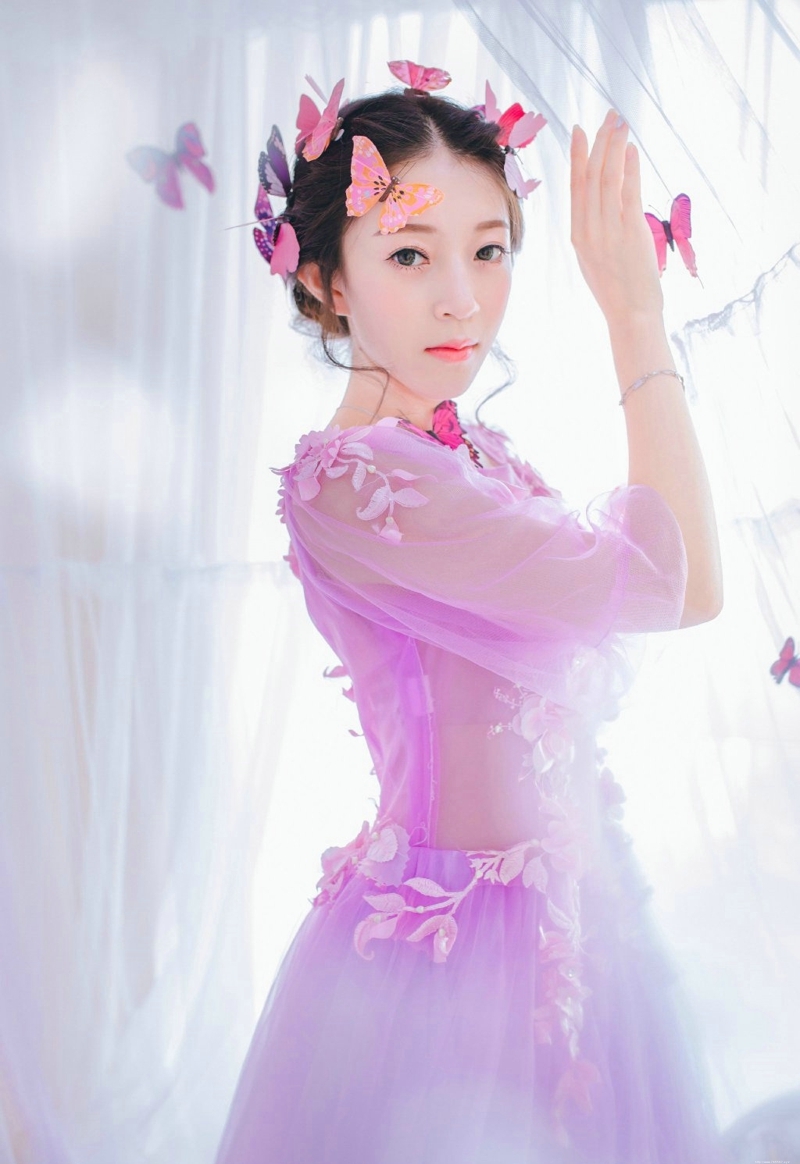 紫色纱裙美女蝴蝶花香如洋娃娃
