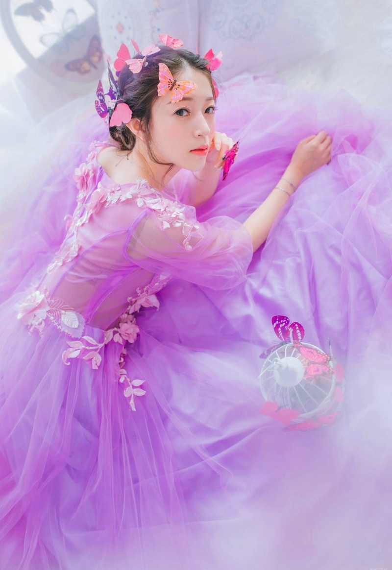 紫色纱裙美女蝴蝶花香如洋娃娃