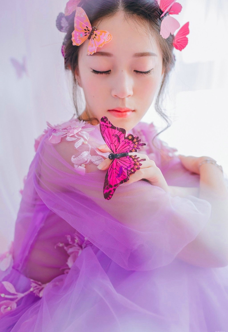 紫色纱裙美女蝴蝶花香如洋娃娃