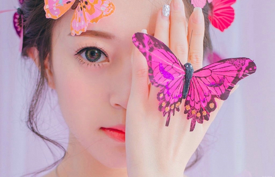 紫色纱裙美女蝴蝶花香如洋娃娃