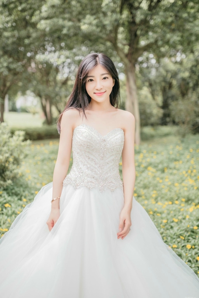 厦门纯情少女清新唯美纯白婚纱写真