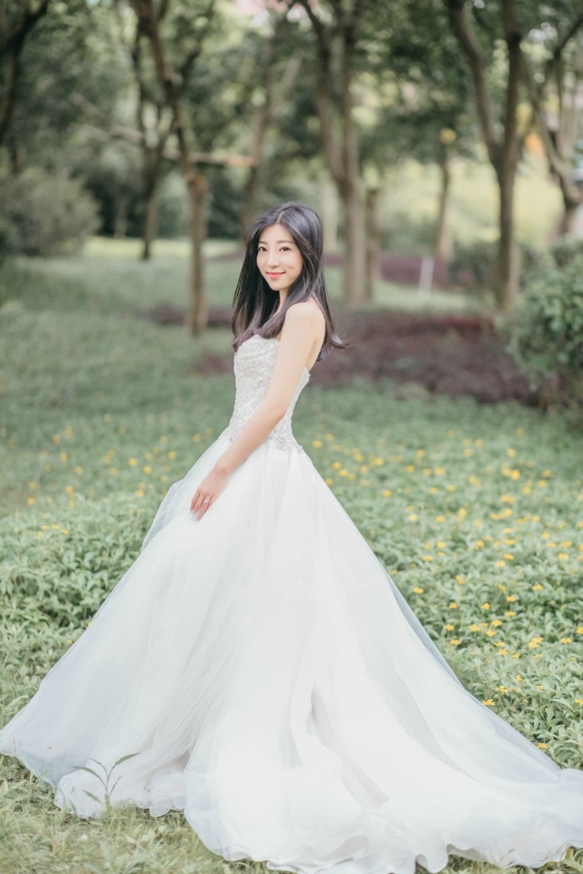 厦门纯情少女清新唯美纯白婚纱写真