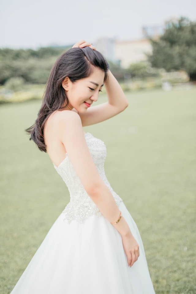 厦门纯情少女清新唯美纯白婚纱写真