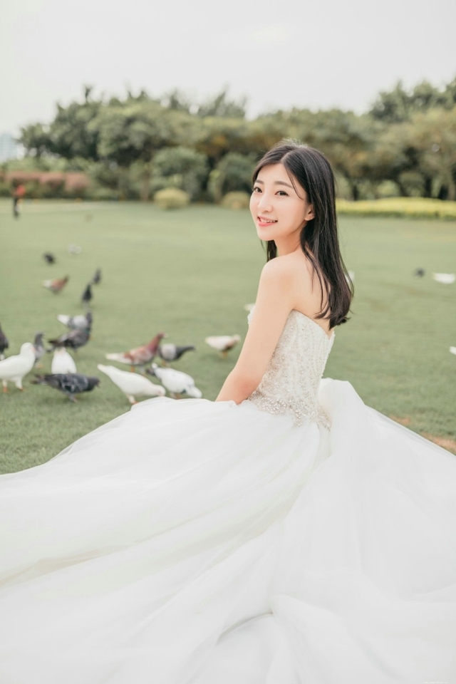 厦门纯情少女清新唯美纯白婚纱写真
