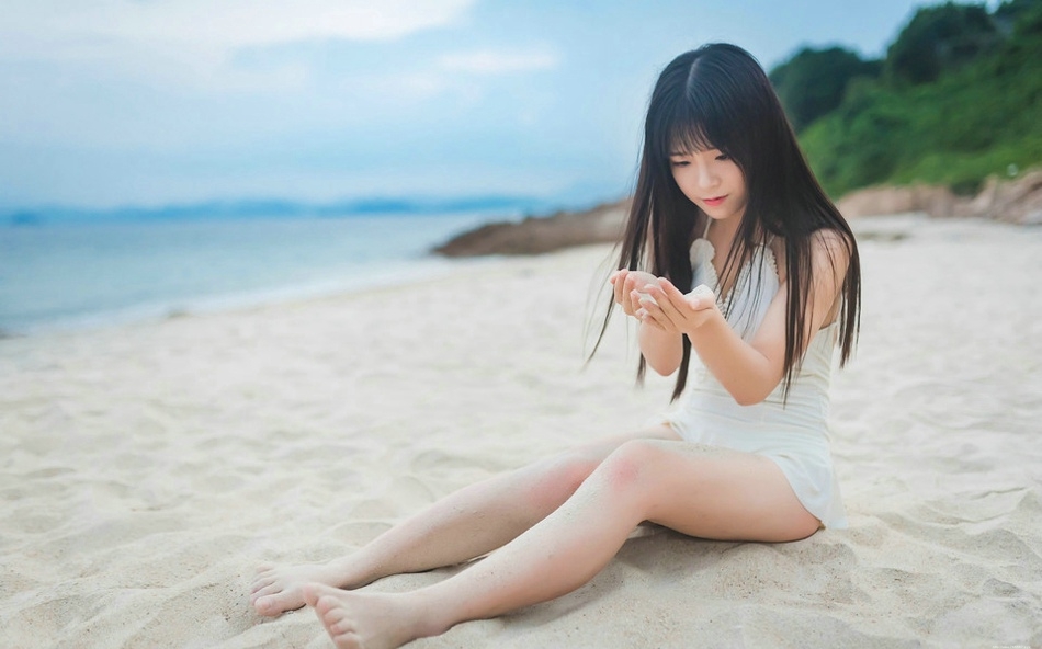 夏日海滩直发美女比基尼露背身材火辣