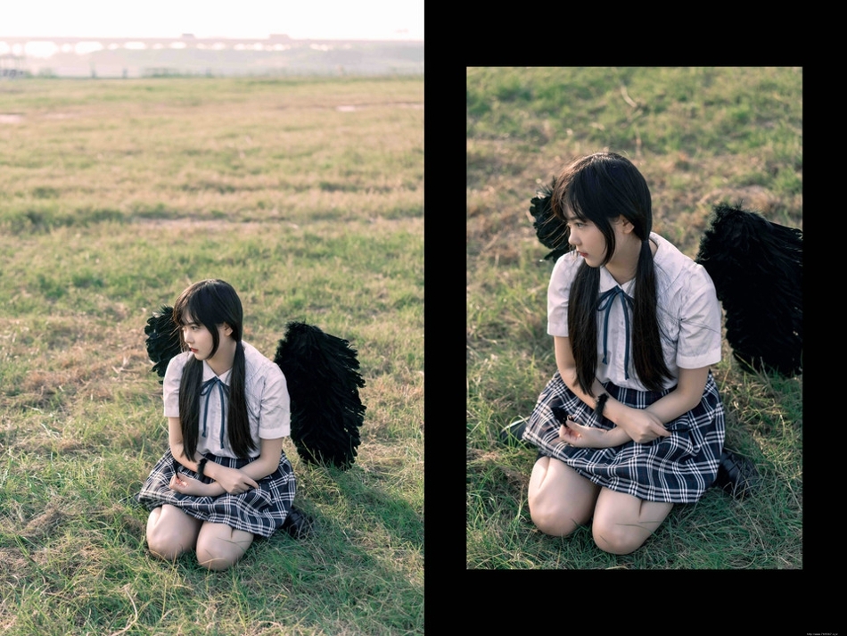 折翼的黑天使眼神魅惑倒在草坪上孤独