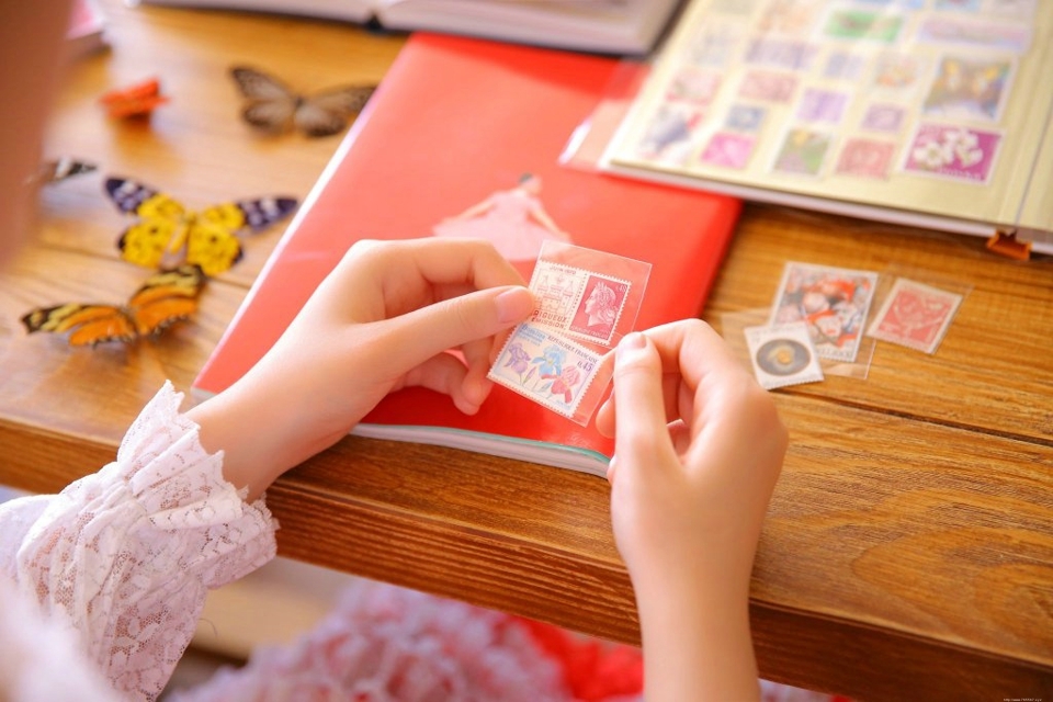 粉红高颜值养眼妹子漂亮脸蛋吸睛写真