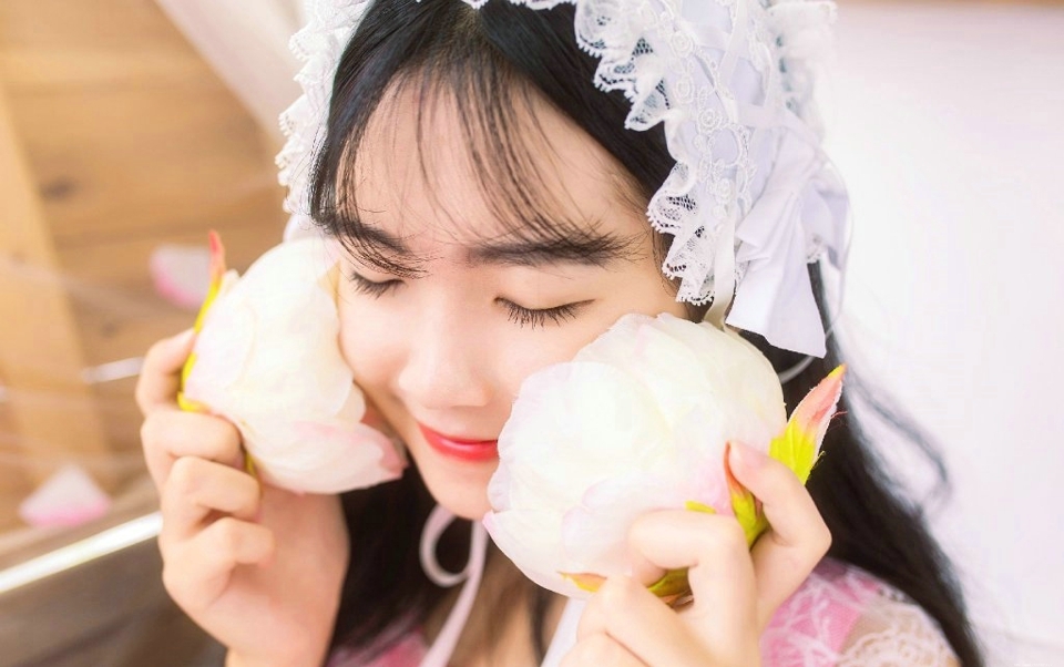 可爱萌妹子粉嫩娇小卖萌写真