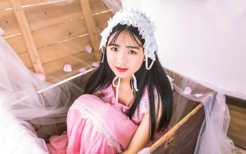 可爱萌妹子粉嫩娇小卖萌写真