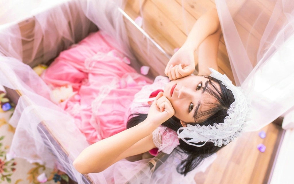 可爱萌妹子粉嫩娇小卖萌写真