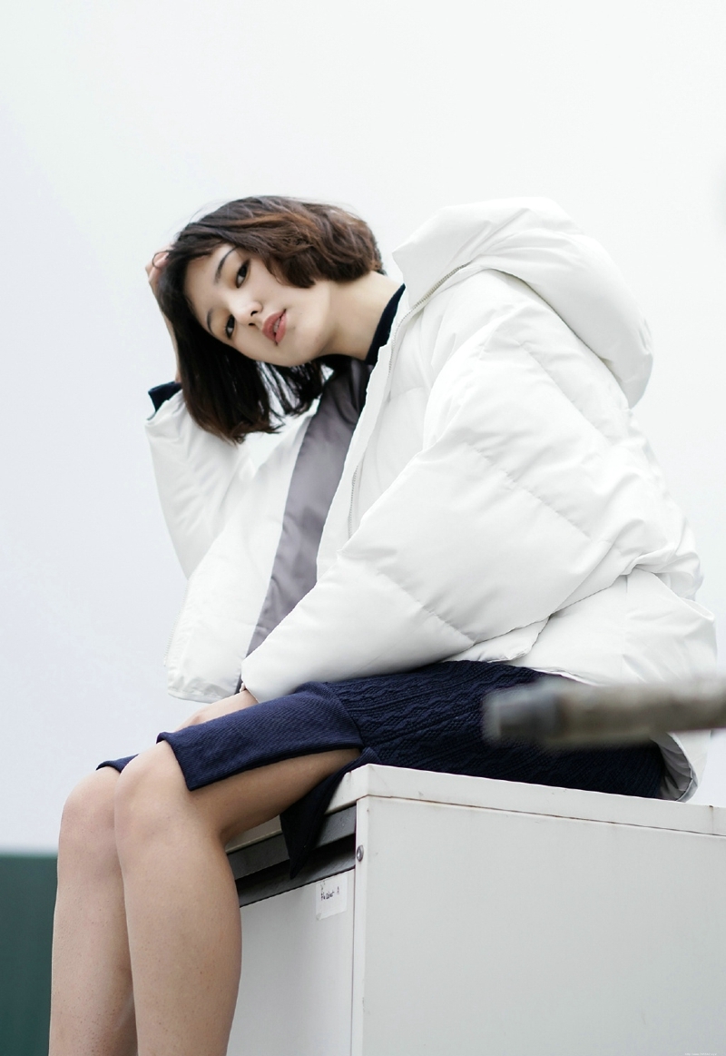 羽绒服短发个性精致五官美女漂亮吸睛