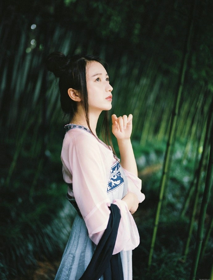 清新古装美女阳光温馨风韵写真