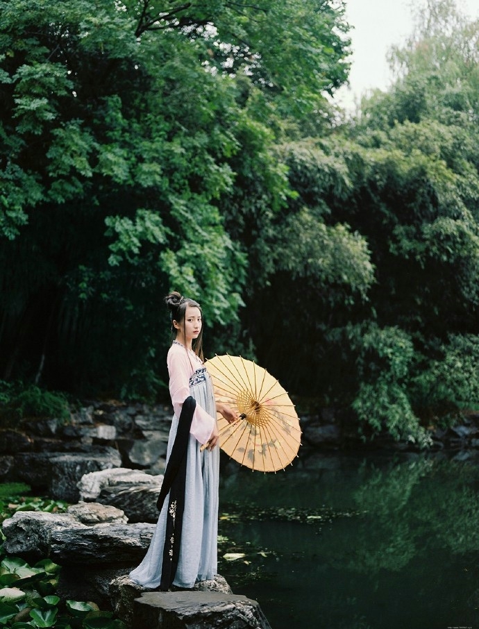 清新古装美女阳光温馨风韵写真