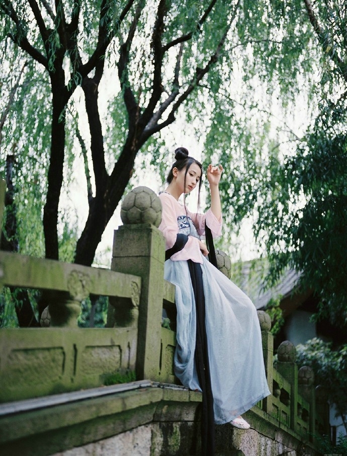 清新古装美女阳光温馨风韵写真