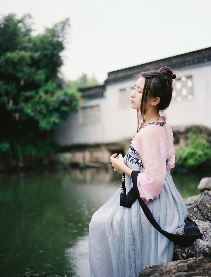 清新古装美女阳光温馨风韵写真