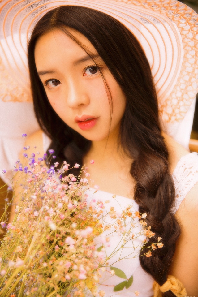 夏日初恋少女碎花裙红唇娇艳欲滴朦胧写真