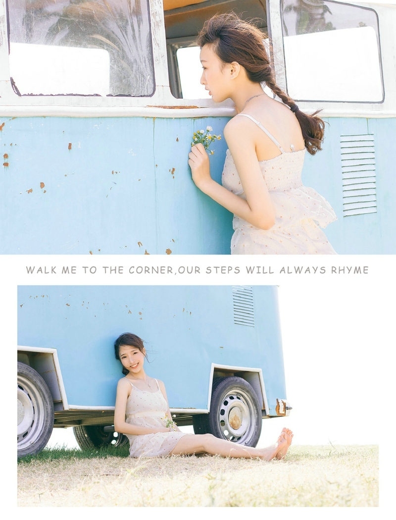 沙滩上的旅拍双马尾妹子清爽笑容