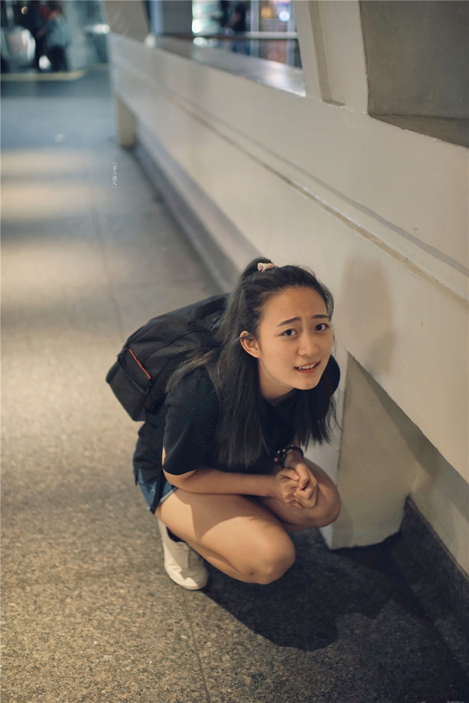 可爱小肚兜女生素颜生活写真