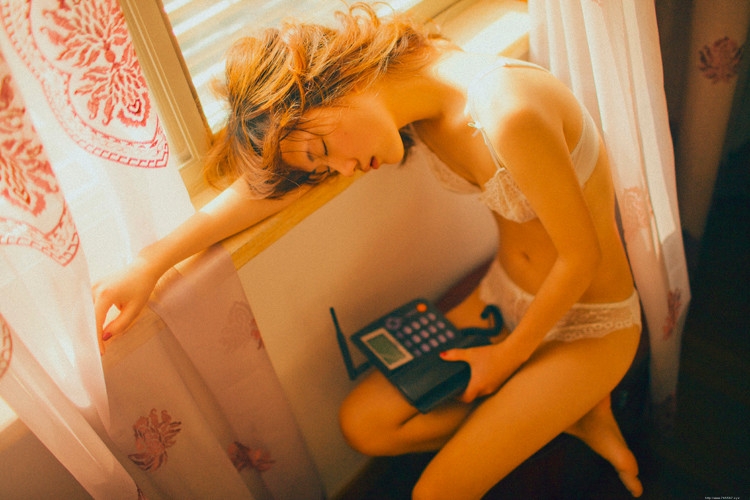 朦胧私房内的光影美女蕾丝内衣惹火诱惑