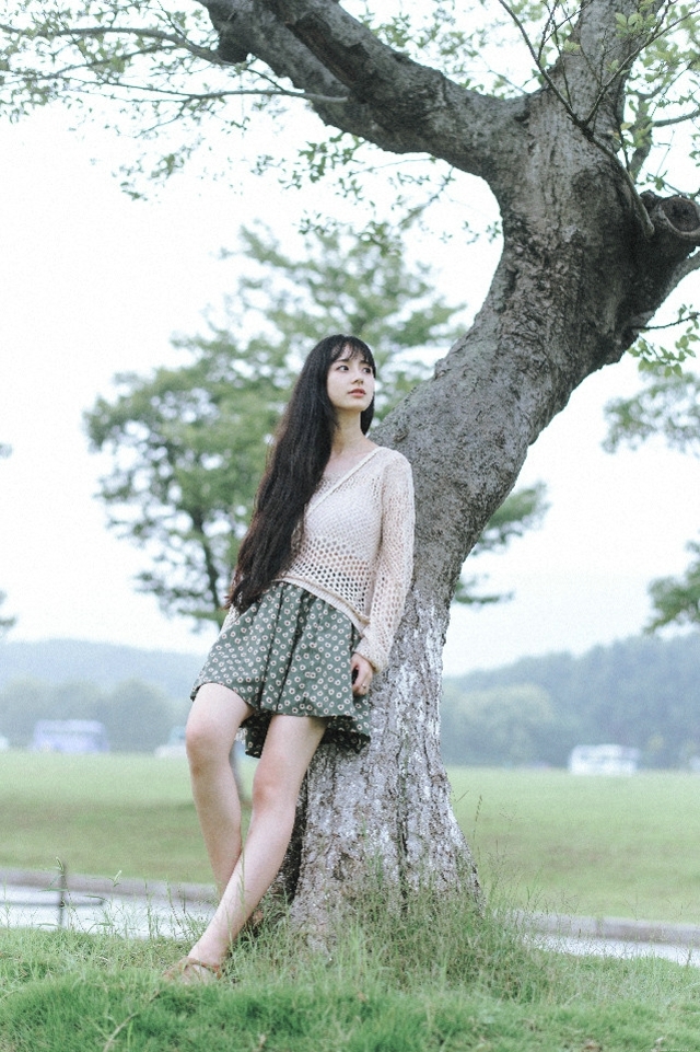 气质森系长发女神精致五官漂亮写真