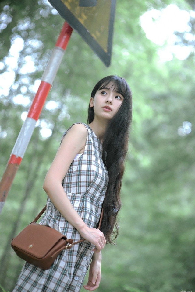 气质森系长发女神精致五官漂亮写真